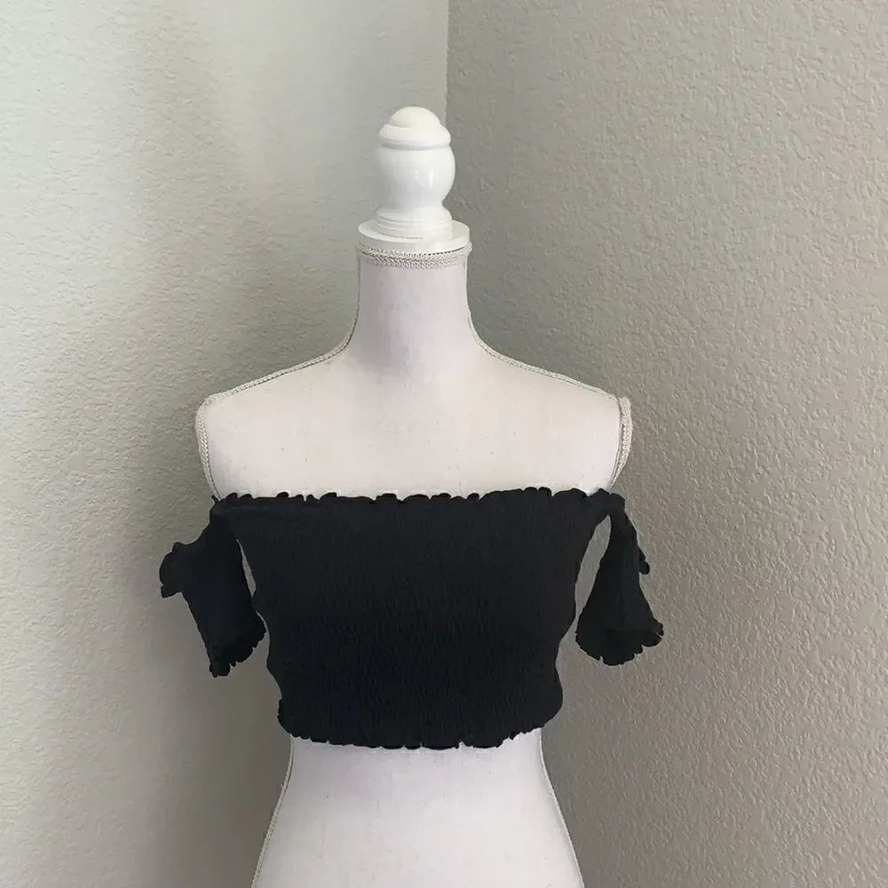 Zara Crop Top    - Picture 1 of 9